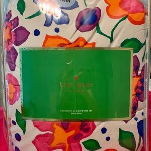 Floral comforter set